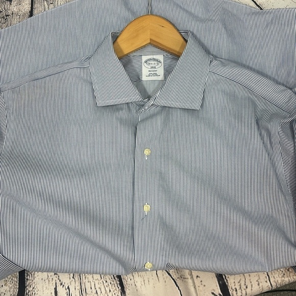 Brooks Brothers Button Down Mens Shirt Size 16 1/2- 2/3 - Picture 5 of 9